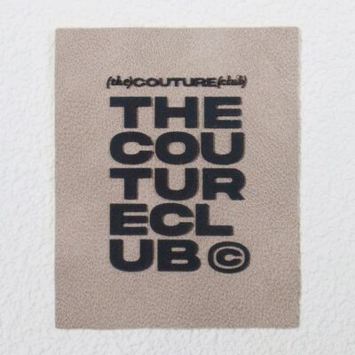 3D erhabener Gummi-Text-Patch, individuelles Branding-Emblem für Jackenärmel & Kleidungsdekoration