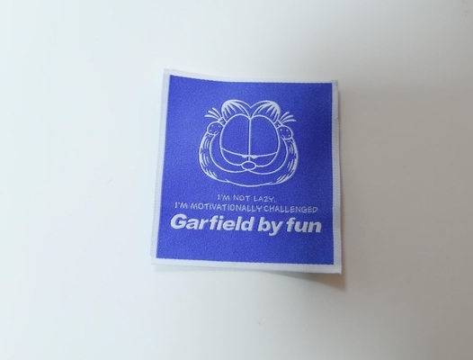 Kundengebundener Entwurfs-T-Shirt gesponnener Aufkleber, Kleiderhals gesponnener Aufkleber