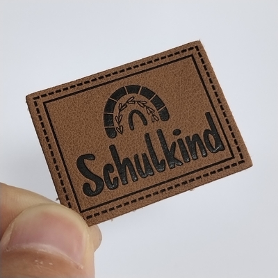 Microfiber prägte ledernen Aufkleber Logo PUs nähen auf Kleidung besonders anfertigen Entwurf