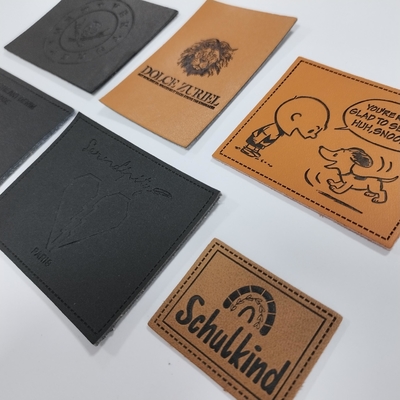 Microfiber prägte ledernen Aufkleber Logo PUs nähen auf Kleidung besonders anfertigen Entwurf