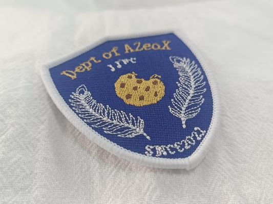 Customized exquisite Logo Design voll auf Stoff gestickt Patches für Kleidung