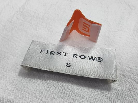 Verpackung von Geweben, die nach Maß gewaschen werden können Etiketten Hals Näh-Tags Laser-Schnitt-KanteSofte Flecken für Taschen Kleidung