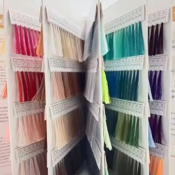 Kleidungsstickerei Abzeichen Modedesign Kleidung Strapazierfähige Farbe Gewebter Stoff Kleidung Aufnäher