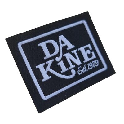 Großhandel Bekleidung Gewebte Etiketten auf dem Nacken Hersteller Custom Logo Bekleidung Markenetikett für Kleidung Gebrauch