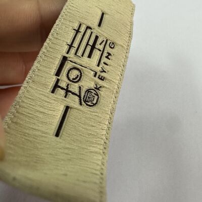 Maßgeschneiderte gewebte Stoffetiketten für Kleidungsstücke, hochwertige Kleidungsetiketten, personalisierte Mode-Markenetiketten