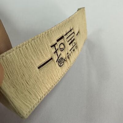 Maßgeschneiderte gewebte Stoffetiketten für Kleidungsstücke, hochwertige Kleidungsetiketten, personalisierte Mode-Markenetiketten