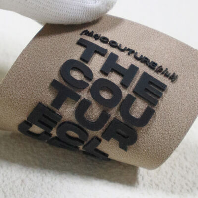 3D erhabener Gummi-Text-Patch, individuelles Branding-Emblem für Jackenärmel & Kleidungsdekoration