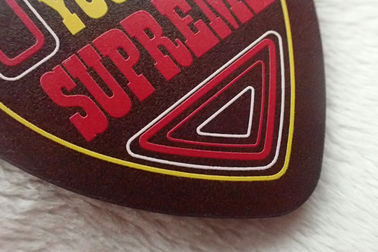 Lederne Schlüsselring-Kette geformte Schlüsselandenken-Browns, kundenspezifisches buntes Drucklogo
