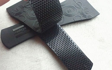 Kleiderärmel-kundenspezifische Kleidung bessert TPU-Flausch-stumpfe polnische Oberfläche mit glänzendem prägeartigem Plastiklogo aus