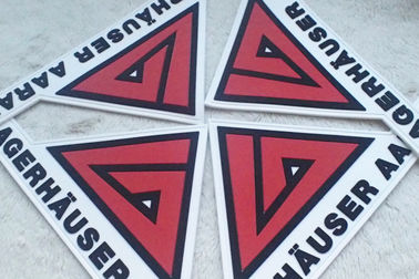 Rot und Weiß prägten Silikon-Ausweise kundengebundene Weichgummi-Logos PVC-Flecken