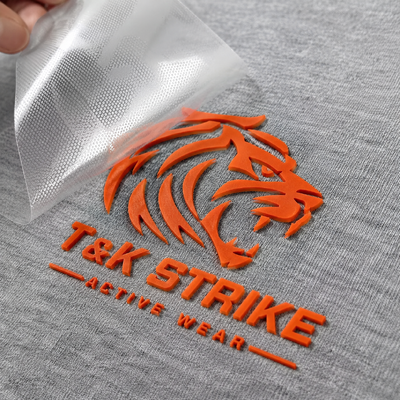 Siebdruck-Silikonetiketten, kundenspezifische Weichgummi-Embleme, geeignet für Modebekleidung, Sportbekleidung, Taschen und Hutdekoration