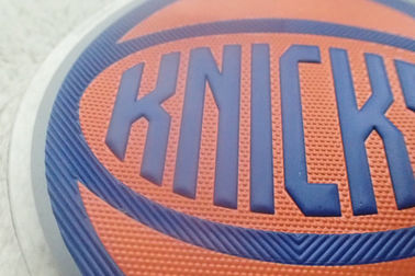 Umweltfreundliche kundenspezifische Kleidung bessert weiche Siebdruck-Hochfrequenz prägeartiges Logo TPU 3D aus