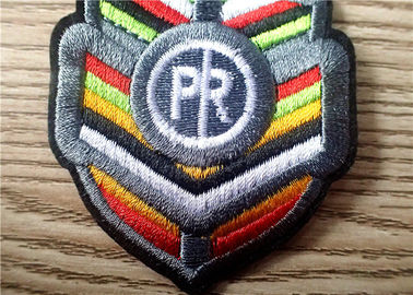 Dauerhafte bunte gestickte Flecken des Marken-Logos für Kleid