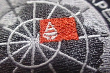 Waschbares schwarzes Polyester-stickten kundenspezifische Kleidungs-Flecken/Kleber Flecken