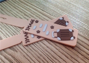Professionelle kundenspezifische Silikon-Flecken mit Prägung 3D versehen Logo für Gepäck mit einem Band