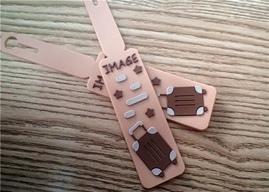 Professionelle kundenspezifische Silikon-Flecken mit Prägung 3D versehen Logo für Gepäck mit einem Band