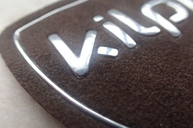 Kundenspezifische Wärmeübertragung prägte Logo des Lederflicken-3D auf Veloursleder, kleidet TPU-Aufkleber