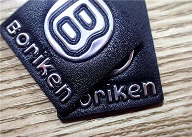 Schwarzes prägeartiges Lederflicken mit silbernem Logo der Prägungs-TPU für Taschen