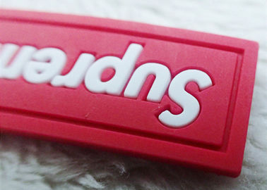 Flacher Farbauszug kleidet Gummigummiaufkleber der logo-Flecken-/PVC