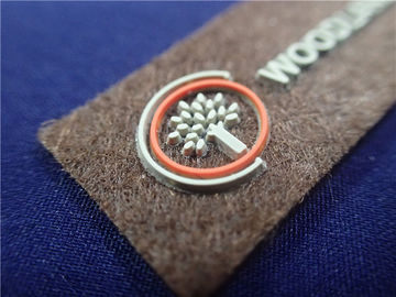 Kundenspezifische Kleidung OEKO bessert Spritzen-Doppelt-Farbe auf nicht- gesponnenem Logo der Mode-3D aus