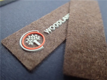 Kundenspezifische Kleidung OEKO bessert Spritzen-Doppelt-Farbe auf nicht- gesponnenem Logo der Mode-3D aus