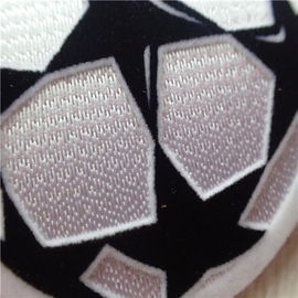 Kugelform-Eisen auf dekorativen Flecken spielen Hand in Hand Tatami die Hauptrolle das Logo sich schart, das auf Kleid näht