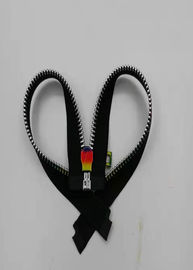 Das offene Ende 5#, das bunte Messingmetallzähne überzieht, machen für Schuhe/Jacke/Jeans Reißverschluss zu