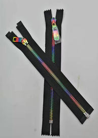 Das offene Ende 5#, das bunte Messingmetallzähne überzieht, machen für Schuhe/Jacke/Jeans Reißverschluss zu