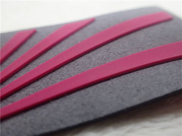 Rote Gummiflecken 3D für Kleid weiches graues Microfiber mit Einspritzungs-Silikon-Logo