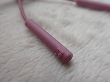 Zieht elastisches Seil farbiger Reißverschluss zwei starke mittlere dünne Nunchakus prägeartige quadratische Punkte
