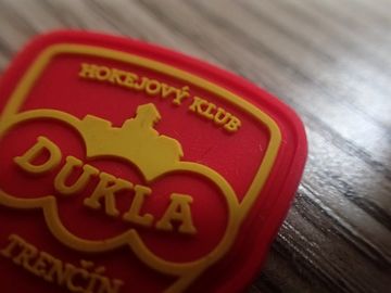 Handgemachte waschbare Gummilogo-Flecken nähen - auf der ungiftigen Art