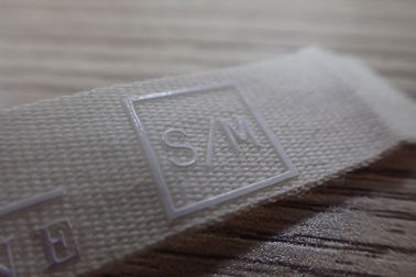 Berufsgewohnheit gesponnene Aufkleber mit Silikon-Logo für Kleid/Hut