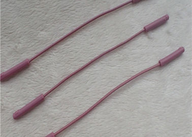 Zieht elastisches Seil farbiger Reißverschluss zwei starke mittlere dünne Nunchakus prägeartige quadratische Punkte