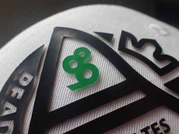 Der Heißkleber, der Siebdruck-Aufkleber/Gewohnheit des Logo-3D unterstützt, druckte Flecken