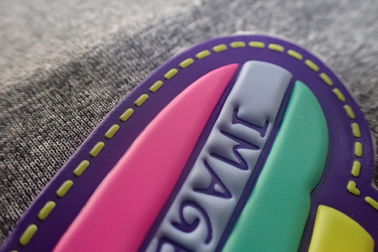 Fachmann prägte kundenspezifische Flecken Pantone-Farbe Tpu Gummi-Flecken/3D