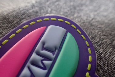 Fachmann prägte kundenspezifische Flecken Pantone-Farbe Tpu Gummi-Flecken/3D