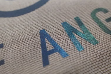 Kundengebundene Form-Wärmeübertragungs-Aufkleber für Polo-Hemd, Sport-Kleidung