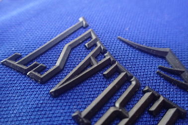 Wärmeübertragungs-Flecken des Logo-3D für Kleidung waschbare dauerhafte Pantone-Farbe