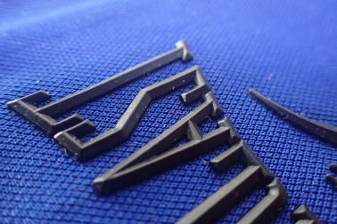 Wärmeübertragungs-Flecken des Logo-3D für Kleidung waschbare dauerhafte Pantone-Farbe