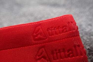 Rot prägeartiges Sportkleidung gesponnenes Band