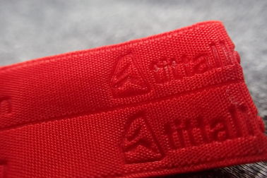 Rot prägeartiges Sportkleidung gesponnenes Band