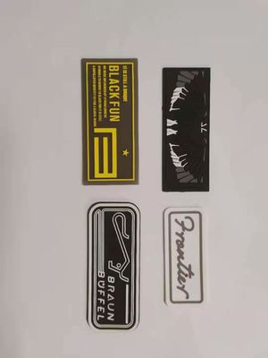 Wird Gummisilikon-Flecken des Entwurfs-3D Logo Patches Custom Embossed Motif für nähende Kleidung deutlich