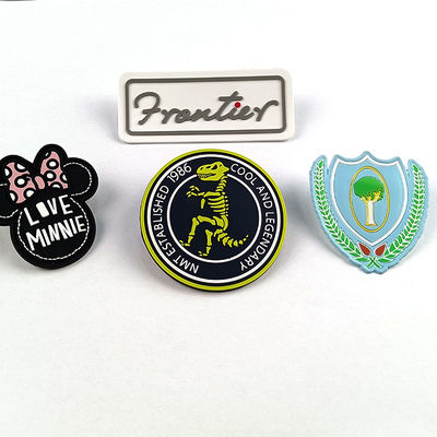 3D Logo Embossed Motif Rubber Patches PVC wird für nähende Kleidung deutlich