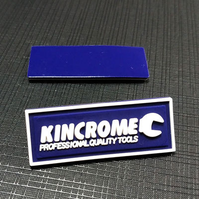 3D prägte die weichen PVC-Kleidungs-Aufkleber, die Flecken-Kleidert-shirt Logo Design nähen