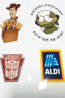 T-Shirt Hitze-Transferdruck-Service-Aufkleber Tagless-Aufkleber fertigen Logo kundenspezifisch an