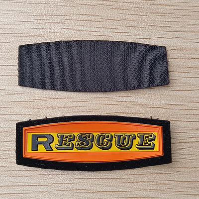 Prägeartige goldene TPU Ausweise 3D Logo Screen Printed Soft Plating für Stoff