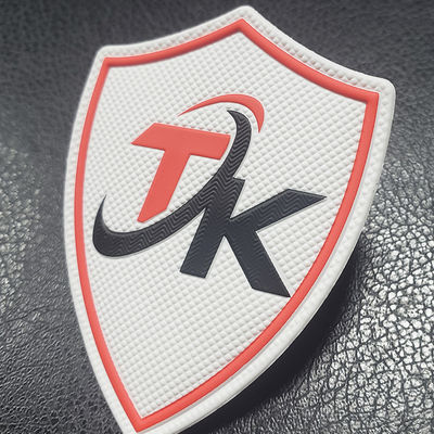 Kundenspezifische prägeartige weiche 3D Tpu thermische Druckgummiübertragung des Flecken-für Stoff-Logo