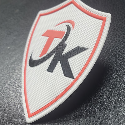 Kundenspezifische prägeartige weiche 3D Tpu thermische Druckgummiübertragung des Flecken-für Stoff-Logo