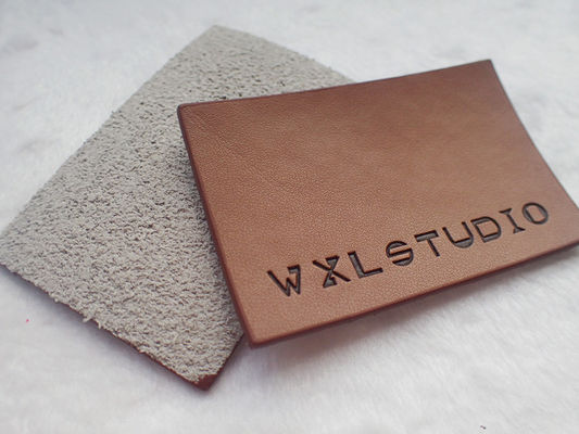 Personifiziertes Logo Garment Leather Patch Embossed-Schwarzes Logo Leather Label