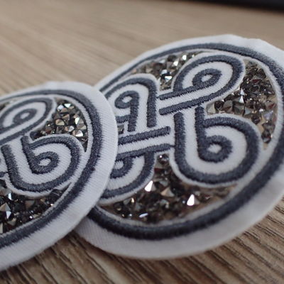 Nachgemachter Diamond Custom Embroidered Patches With-Mode-Entwurf